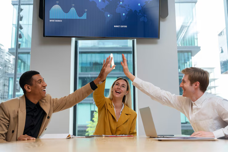 How to Craft a Winning Pitch Deck for Investors in 2025